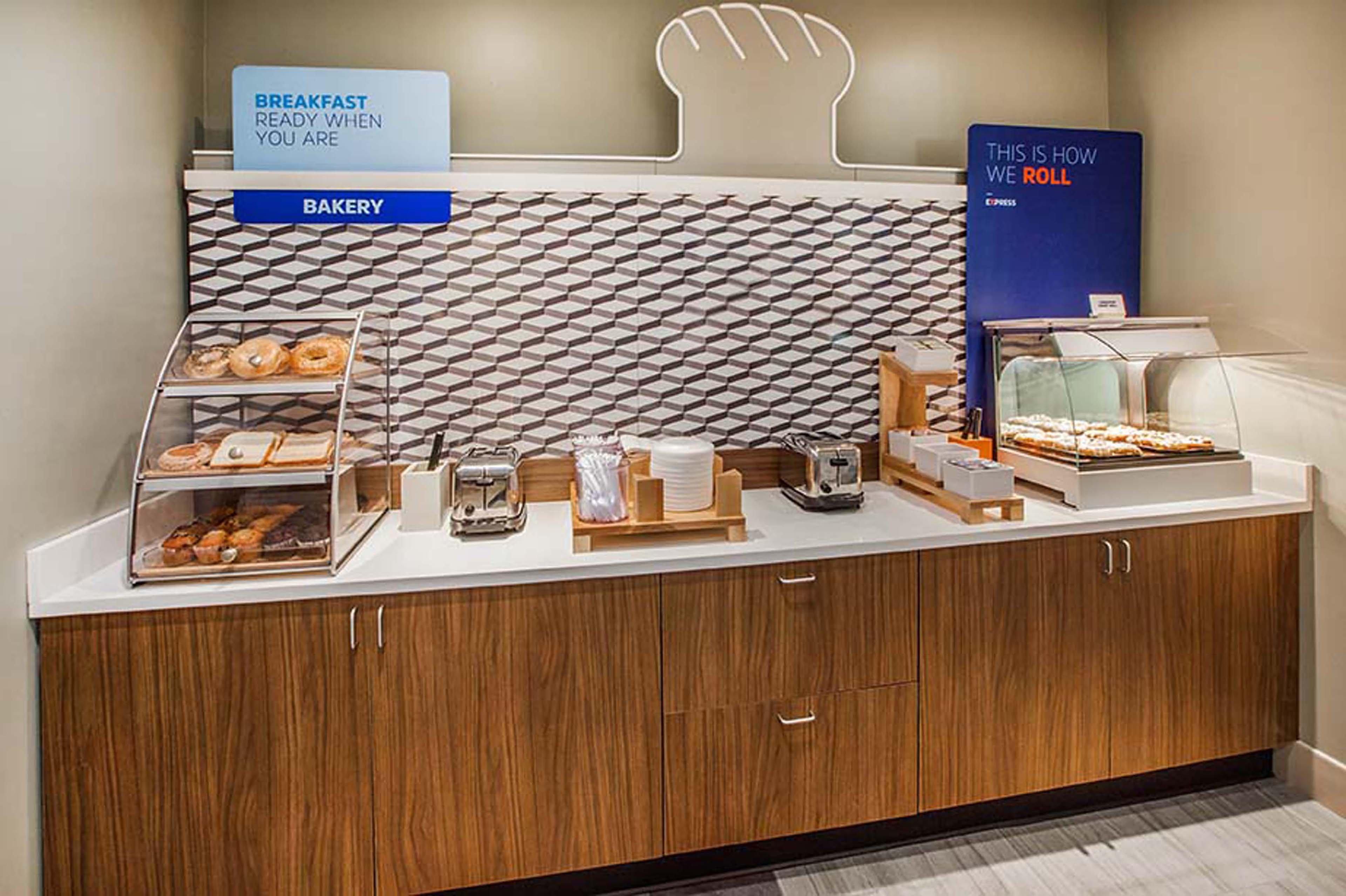 Holiday Inn Express & Suites Jackson/Pearl International Airport Exteriör bild